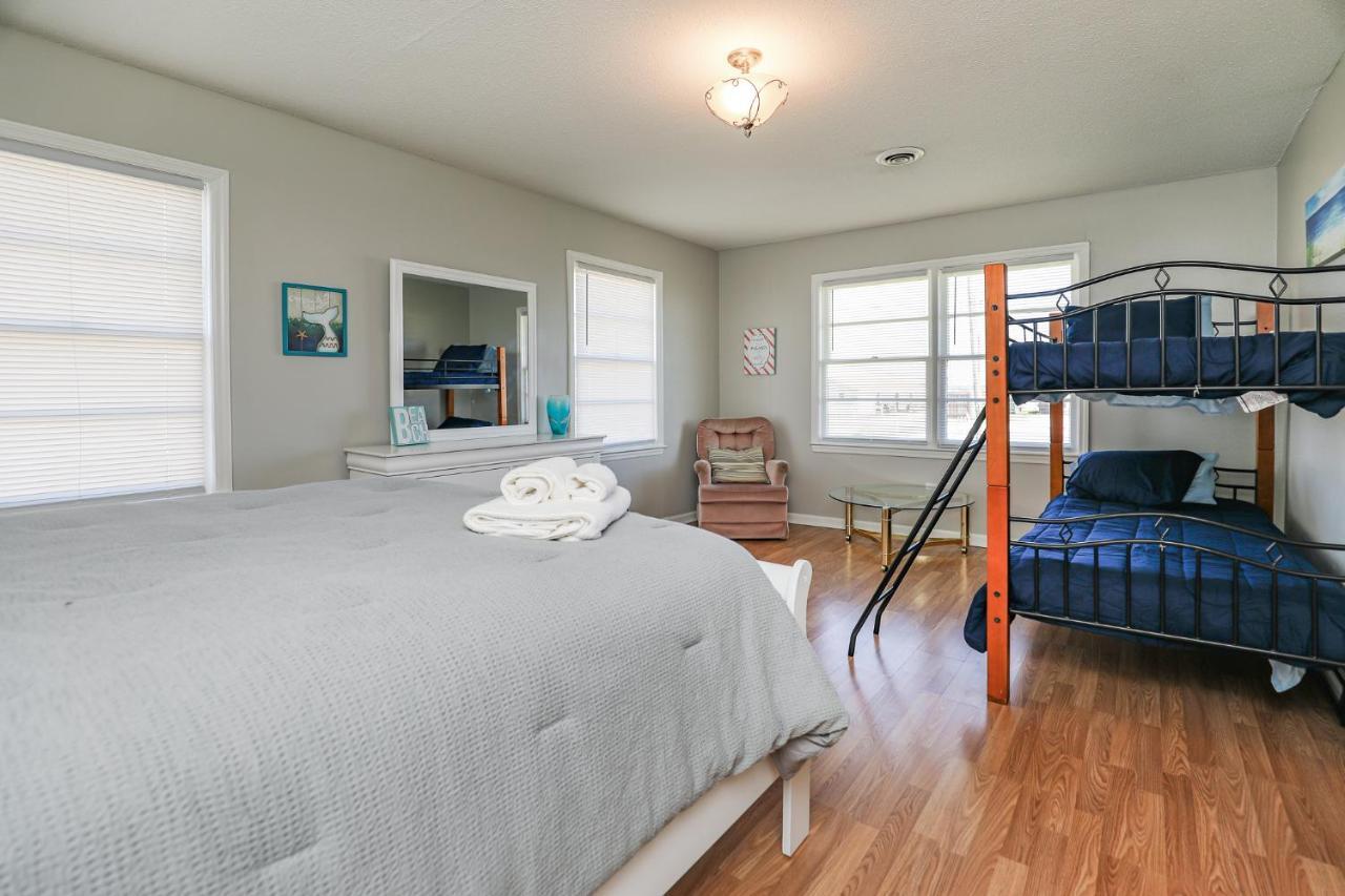 Spacious Home With Waterfront View-Welcome Pets Sneads Ferry Luaran gambar