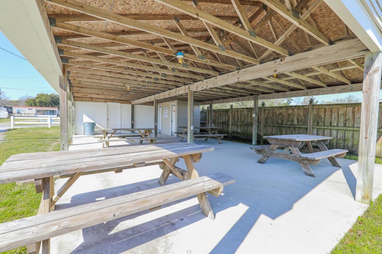 Spacious Home With Waterfront View-Welcome Pets Sneads Ferry Luaran gambar