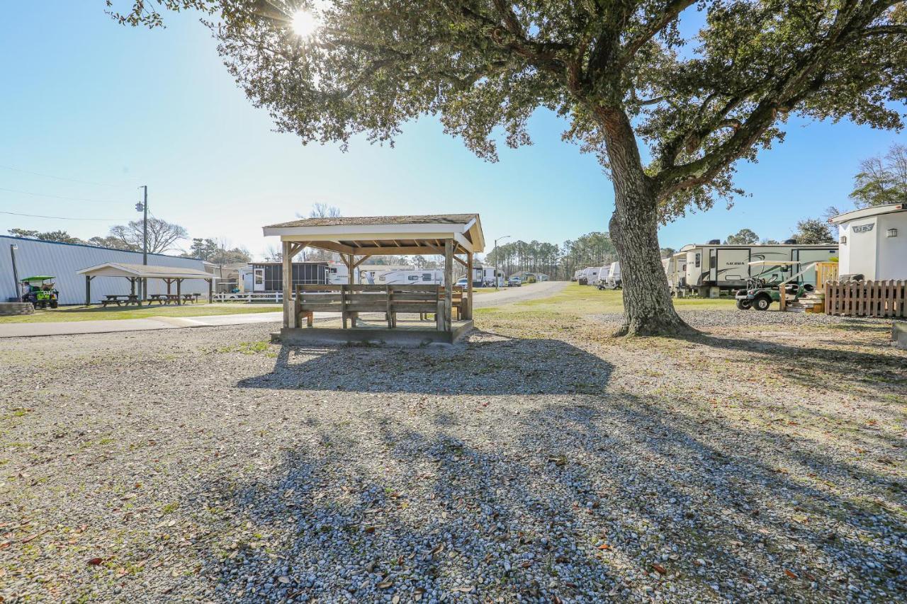 Spacious Home With Waterfront View-Welcome Pets Sneads Ferry Luaran gambar