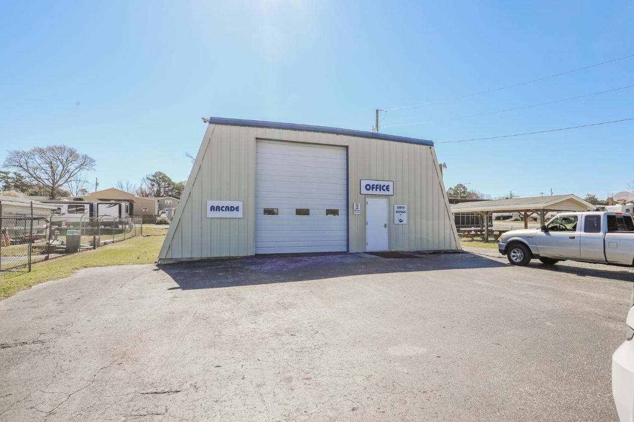 Spacious Home With Waterfront View-Welcome Pets Sneads Ferry Luaran gambar