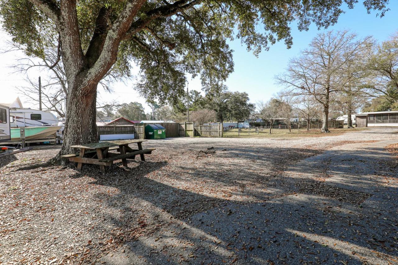 Spacious Home With Waterfront View-Welcome Pets Sneads Ferry Luaran gambar